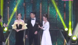 Ninh Duong Lan Ngoc bao dan tan tinh trai dep trong game show hinh anh