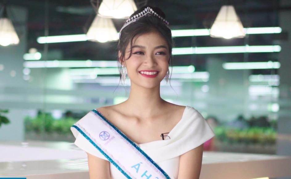 A hau Kieu Loan dat ten quan gia dinh la Sky, gap Son Tung se khen dep hinh anh