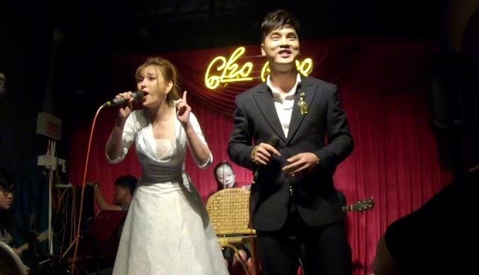 Thu Thuy song ca voi Ung Hoang Phuc giua on ao bao hanh con hinh anh