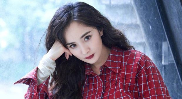 Duong Mich lan dau xuat hien sau tin hen ho dan em gia the hinh anh