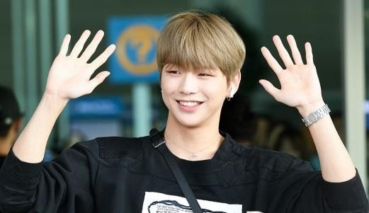 Kang Daniel lan dau xuat hien sau tin hen ho truong nhom TWICE hinh anh