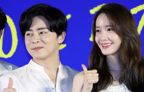 Yoona (SNSD) tro thanh tam diem tren tham do nho ve ngoai ruc ro hinh anh