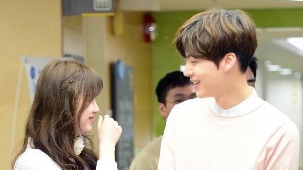 Bon nam yeu lang man nhu ngon tinh cua Goo Hye Sun va chong tre hinh anh