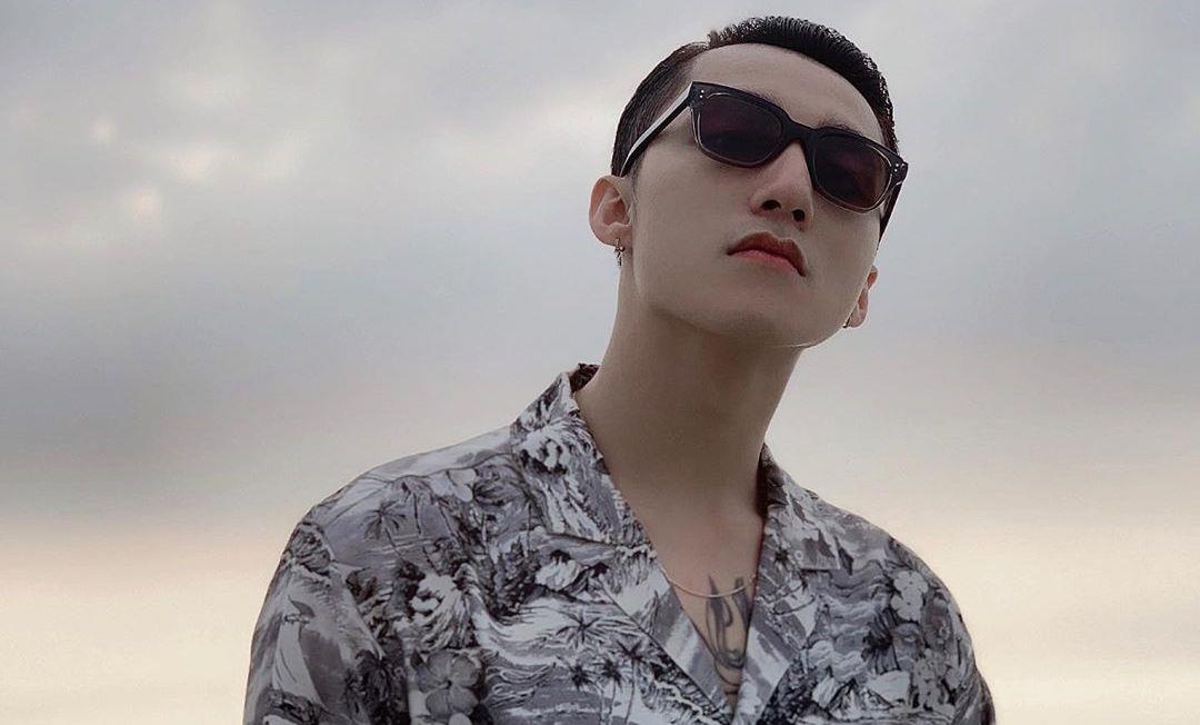 Son Tung chuong vuot toc bong muot, mac so mi va quan au nhu ong chu hinh anh