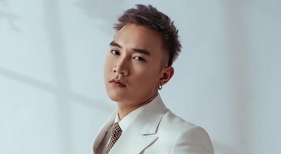 Trinh Dinh Quang gay chu y voi san pham moi sau phau thuat tham my hinh anh