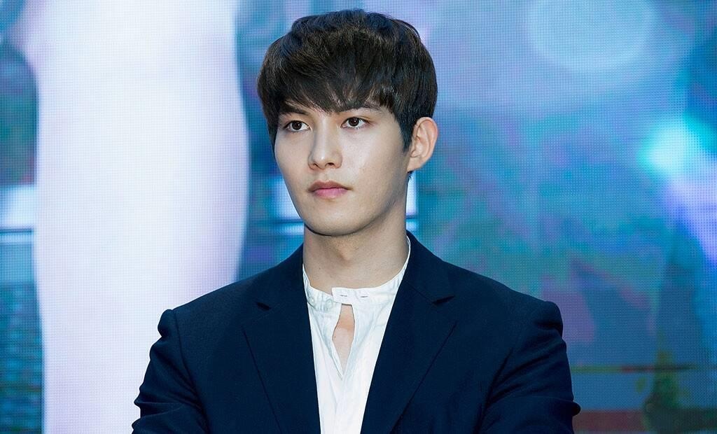 cnblue jong hyun roi nhom cnblue anh 1