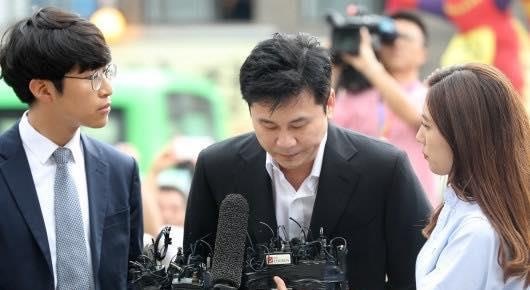 Cuu chu tich YG cui dau xin loi vi danh bac xuyen quoc gia hinh anh