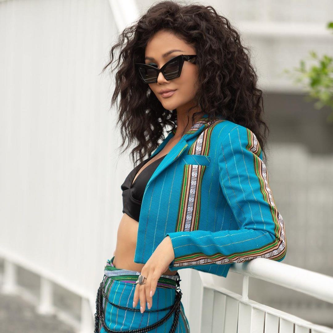 sao viet khoe co bung anh 1