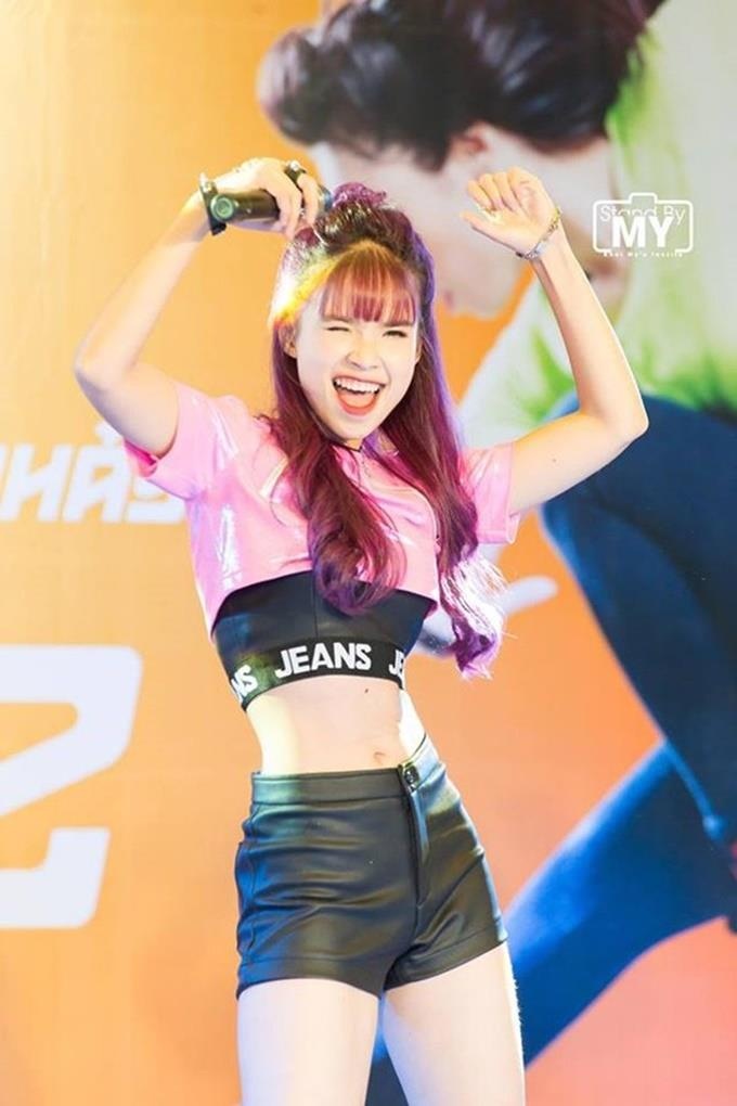 sao viet khoe co bung anh 7