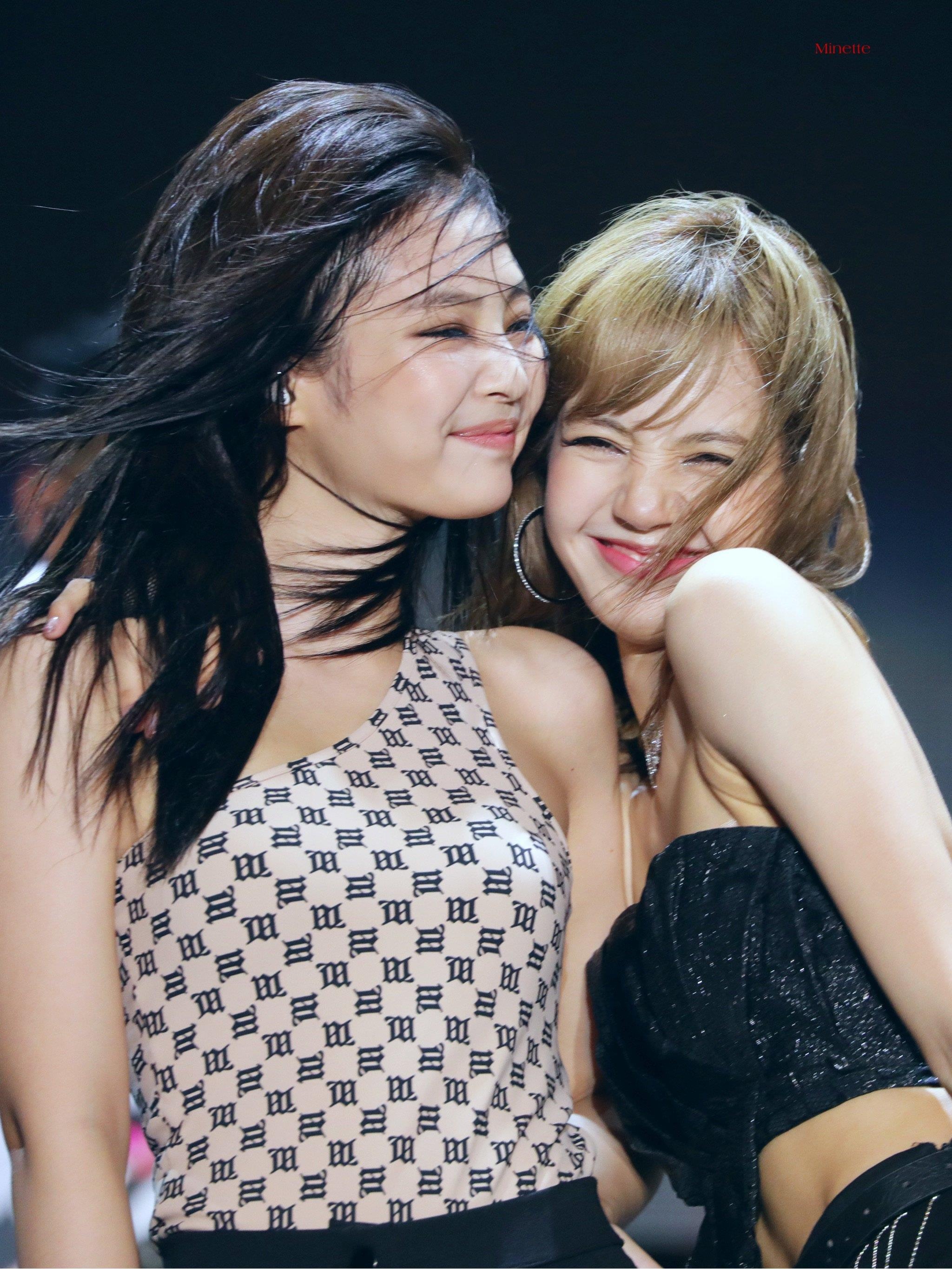 jennie black pink tang can anh 7