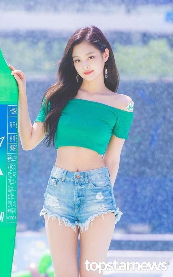 jennie black pink tang can anh 9