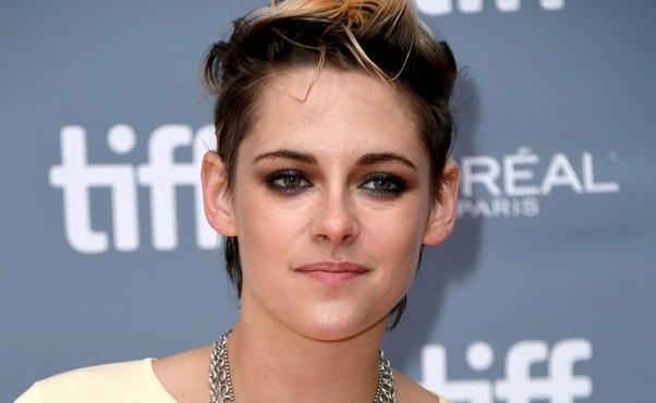 Scarlett Johansson goi cam, Kristen Stewart gia nua tren tham do hinh anh