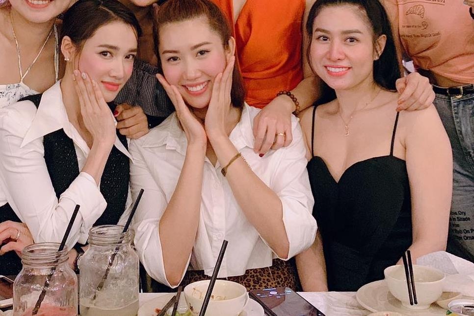 Dieu Nhi dang anh hop lop, tiet lo hoc cung Nha Phuong va Thuy Ngan hinh anh