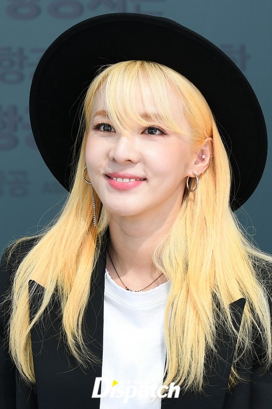 suzy de mat moc tai san bay anh 11