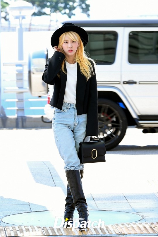 suzy de mat moc tai san bay anh 13