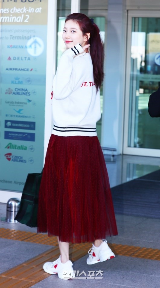 suzy de mat moc tai san bay anh 6