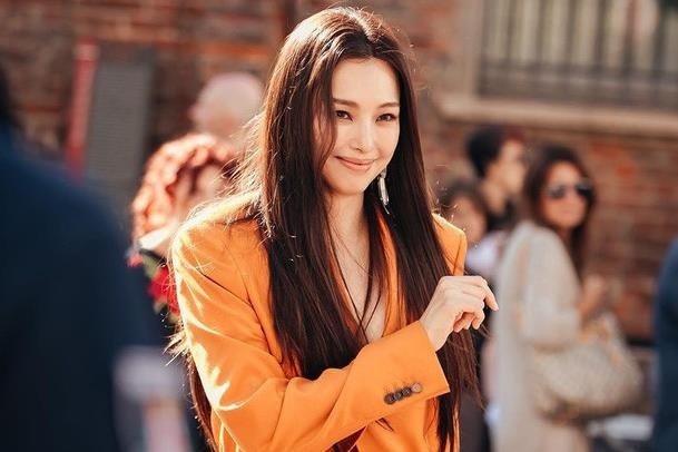 Hoa hau dep nhat Han Quoc khien nguoi di duong khong the roi mat hinh anh