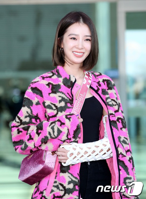 suzy de mat moc tai san bay anh 15