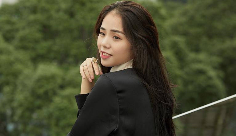 Khan gia yeu cau Huong Ly ngung cover hit Vpop sau 'cuop' bai cua Erik hinh anh