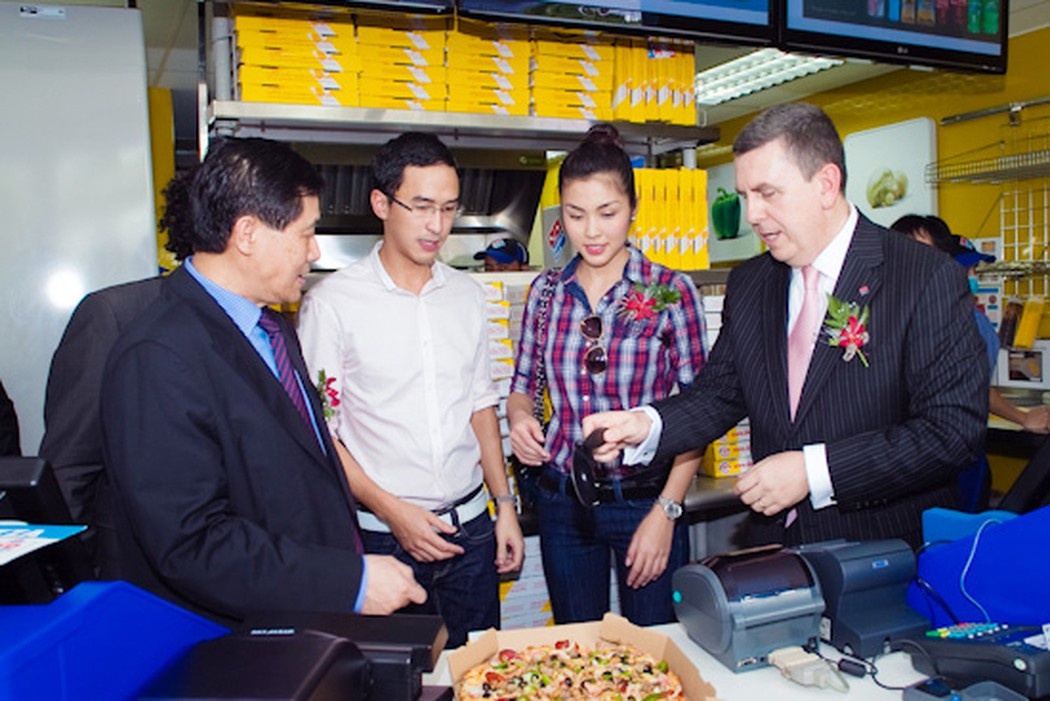 tang thanh ha va chong ky niem 10 nam anh 8