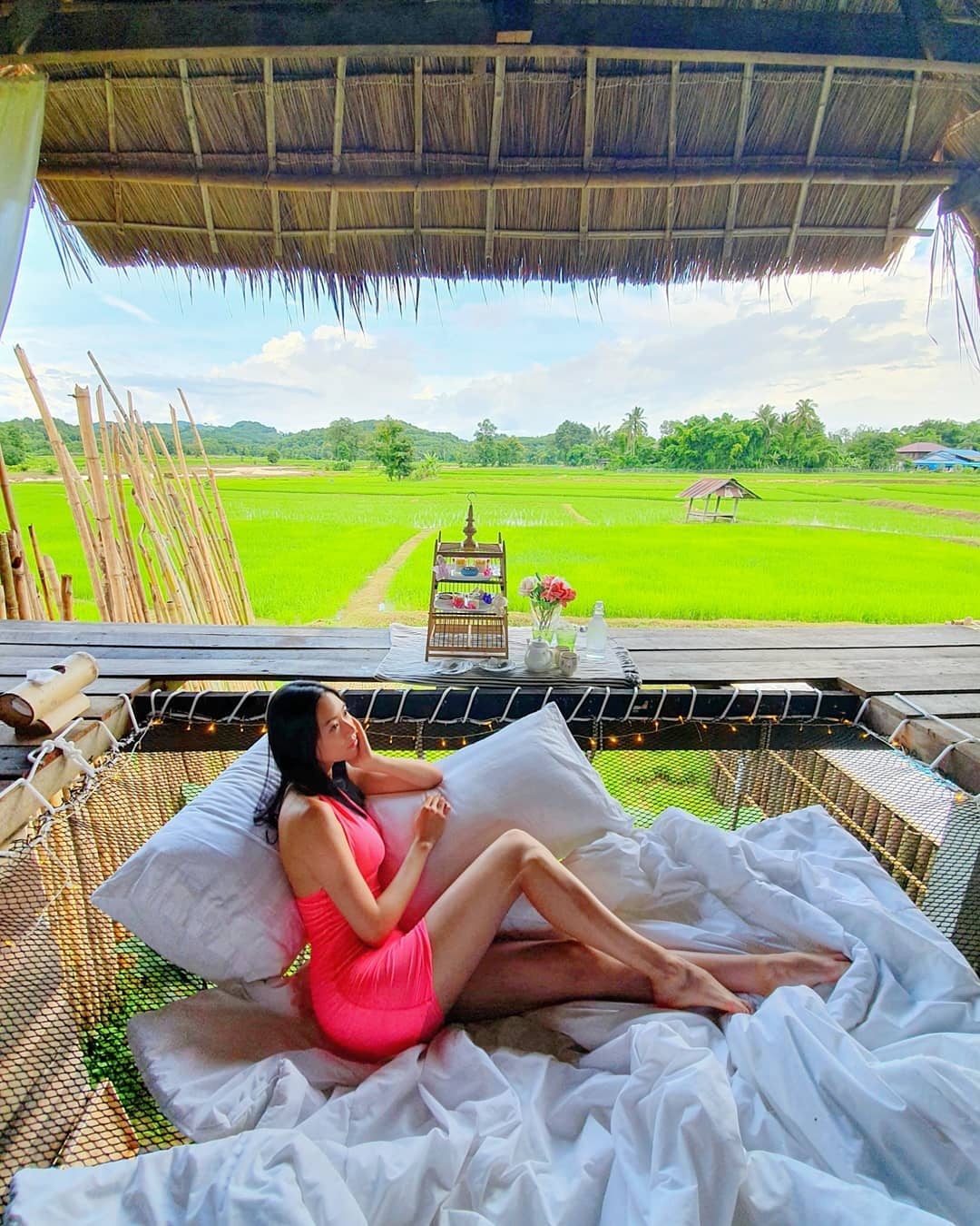 clara khoe dang nong bong trong chuyen du lich anh 12