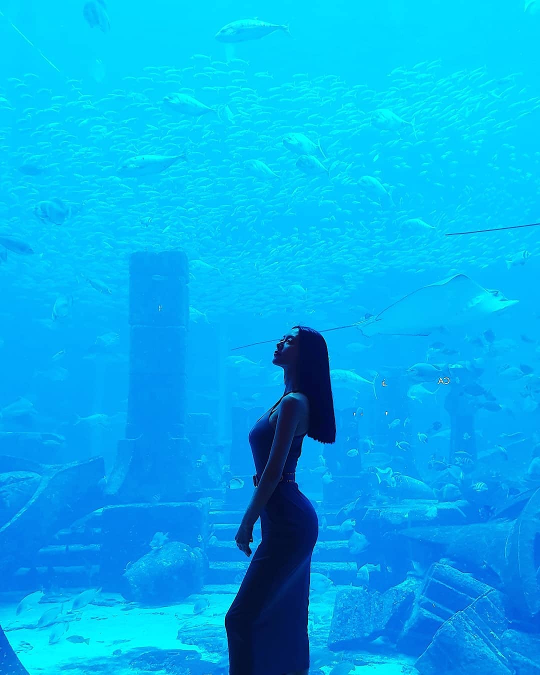 clara khoe dang nong bong trong chuyen du lich anh 3