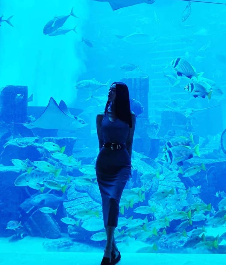 clara khoe dang nong bong trong chuyen du lich anh 4