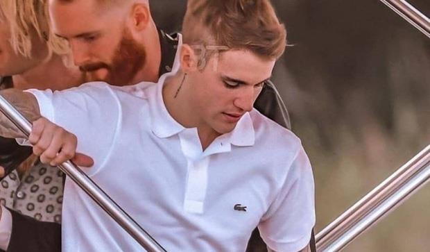 Justin Bieber lay lai ve ngoai phong do trong ngay cuoi hinh anh