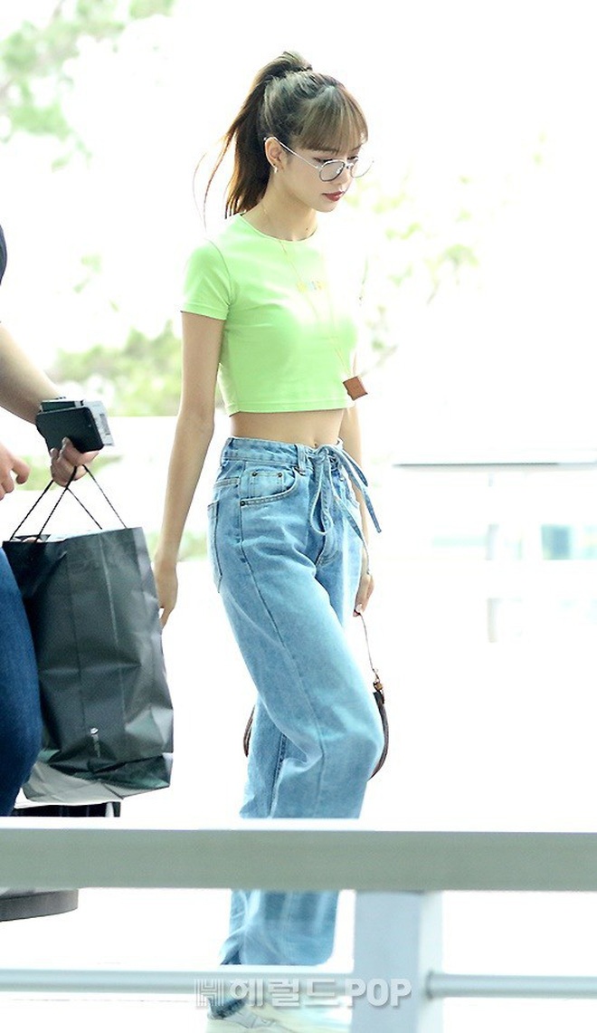 lisa black pink mac dep o san bay anh 10