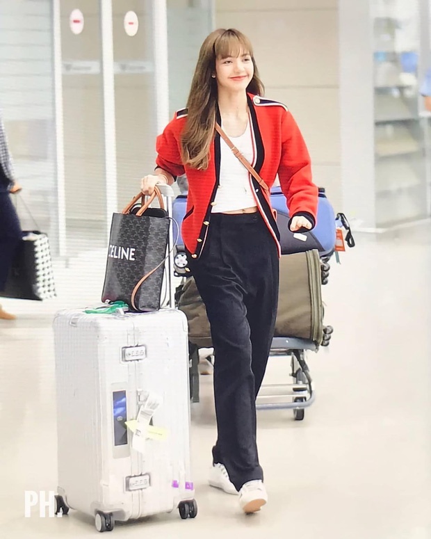 lisa black pink mac dep o san bay anh 6