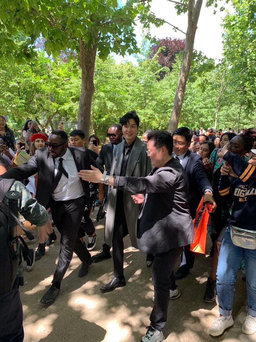 lee min ho dien trai tai san bay anh 12