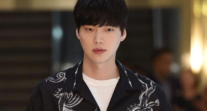 Chong Goo Hye Sun bi co lap tren phim truong sau scandal tinh cam hinh anh