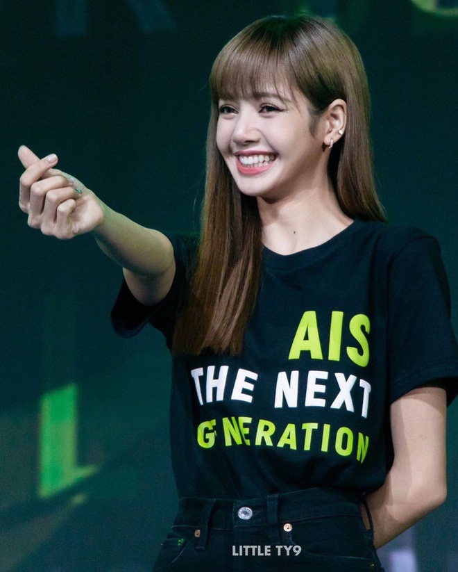 hinh anh lisa khien dan sao thai lan nguong mo anh 1