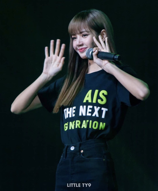 hinh anh lisa khien dan sao thai lan nguong mo anh 2