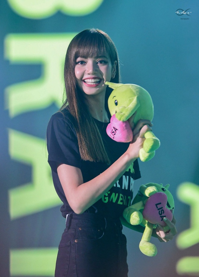 hinh anh lisa khien dan sao thai lan nguong mo anh 3