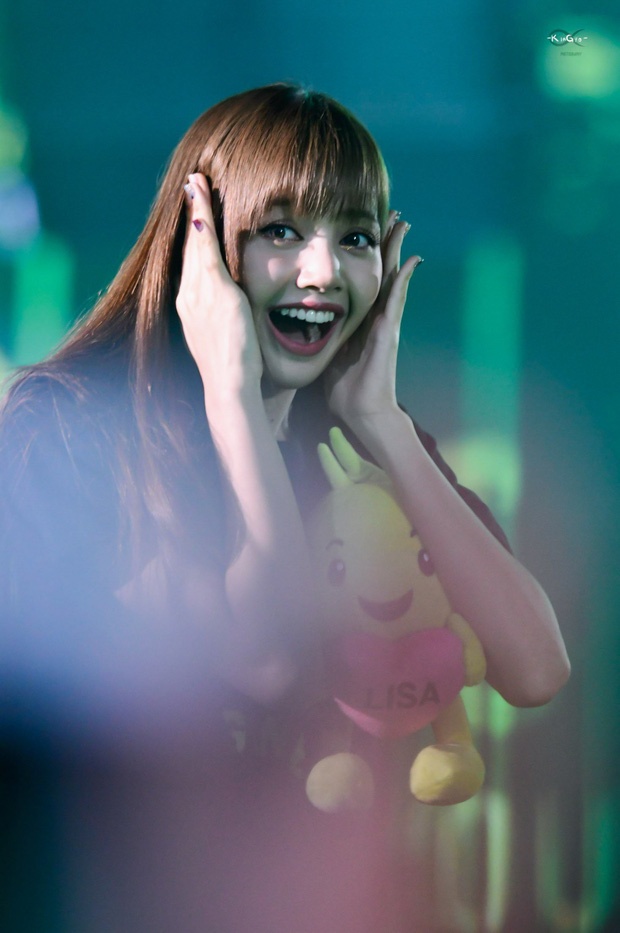 hinh anh lisa khien dan sao thai lan nguong mo anh 4