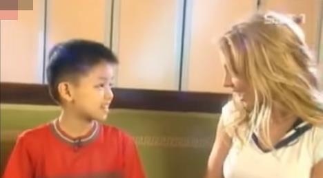 Trong Hieu nhay truc tiep truoc Britney Spears nam 10 tuoi hinh anh
