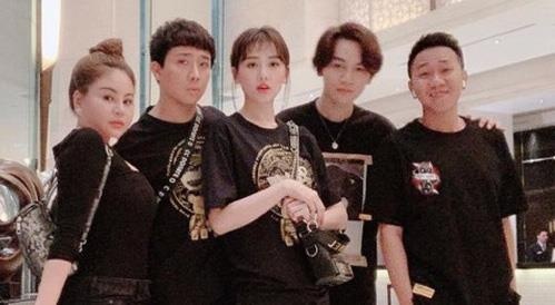 Nhom ban than nhieu ca si, dien vien noi tieng cua Tran Thanh hinh anh