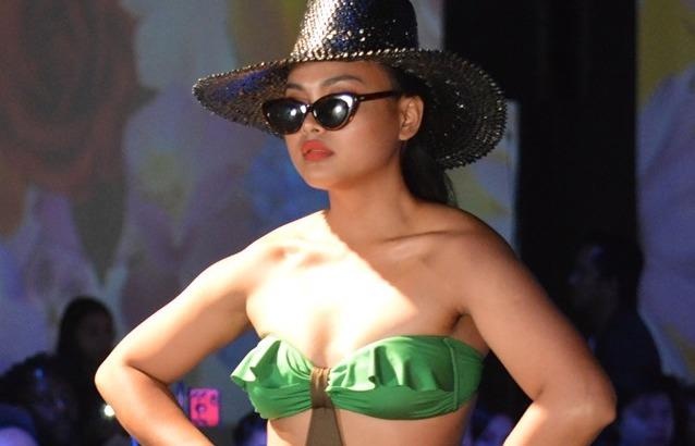 Thi sinh Hoa hau Trai dat lo nhieu nhuoc diem hinh the khi mac bikini hinh anh