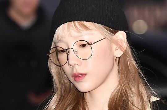 Tae Yeon lo ve mat buon tai san bay sau su ra di cua Sulli hinh anh