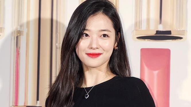 Canh sat bi phat vi de lo tin Sulli treo co len den chum hinh anh