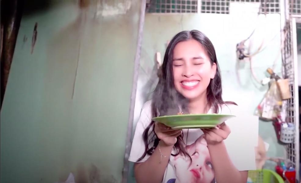 Hoa hau Tieu Vy xao oc, tu phuc vu o quan binh dan hinh anh