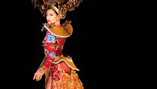 Kieu Loan trinh dien trang phuc dan toc gan 2.000 bong den hinh anh