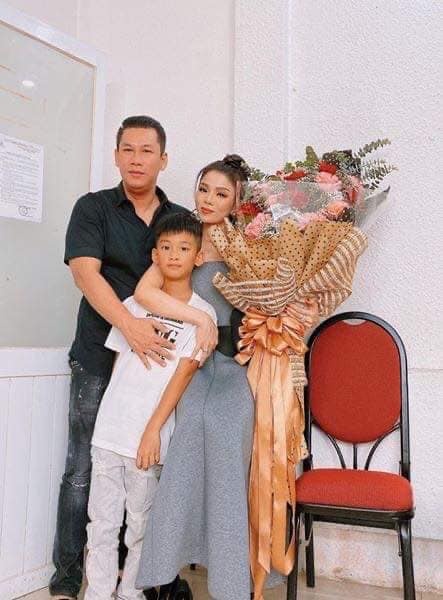 lệ quyên tình cảm với chồng ảnh 1 le quyen tinh cam voi chong anh 1