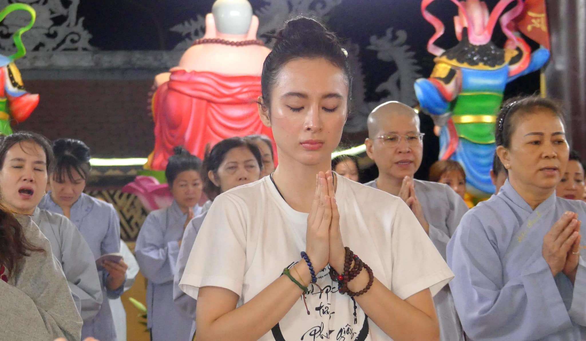 angela phuong trinh an hang rong via he anh 7