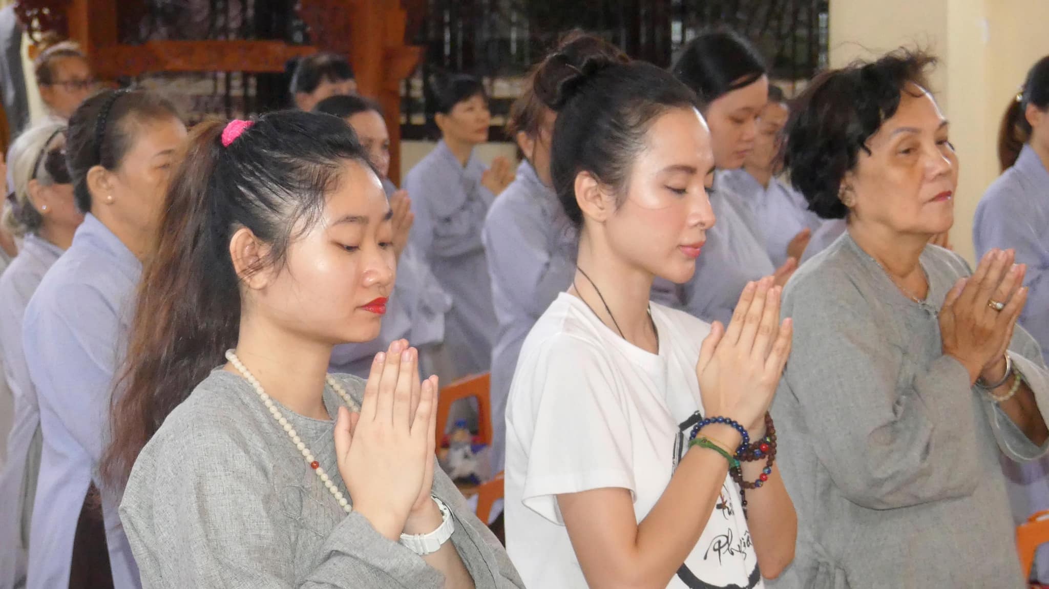 angela phuong trinh an hang rong via he anh 8