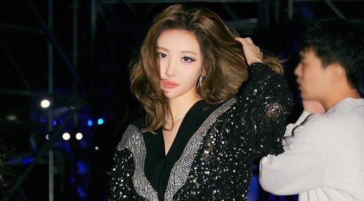 Nhan sac cua nu hoang quyen ru Sunmi hinh anh