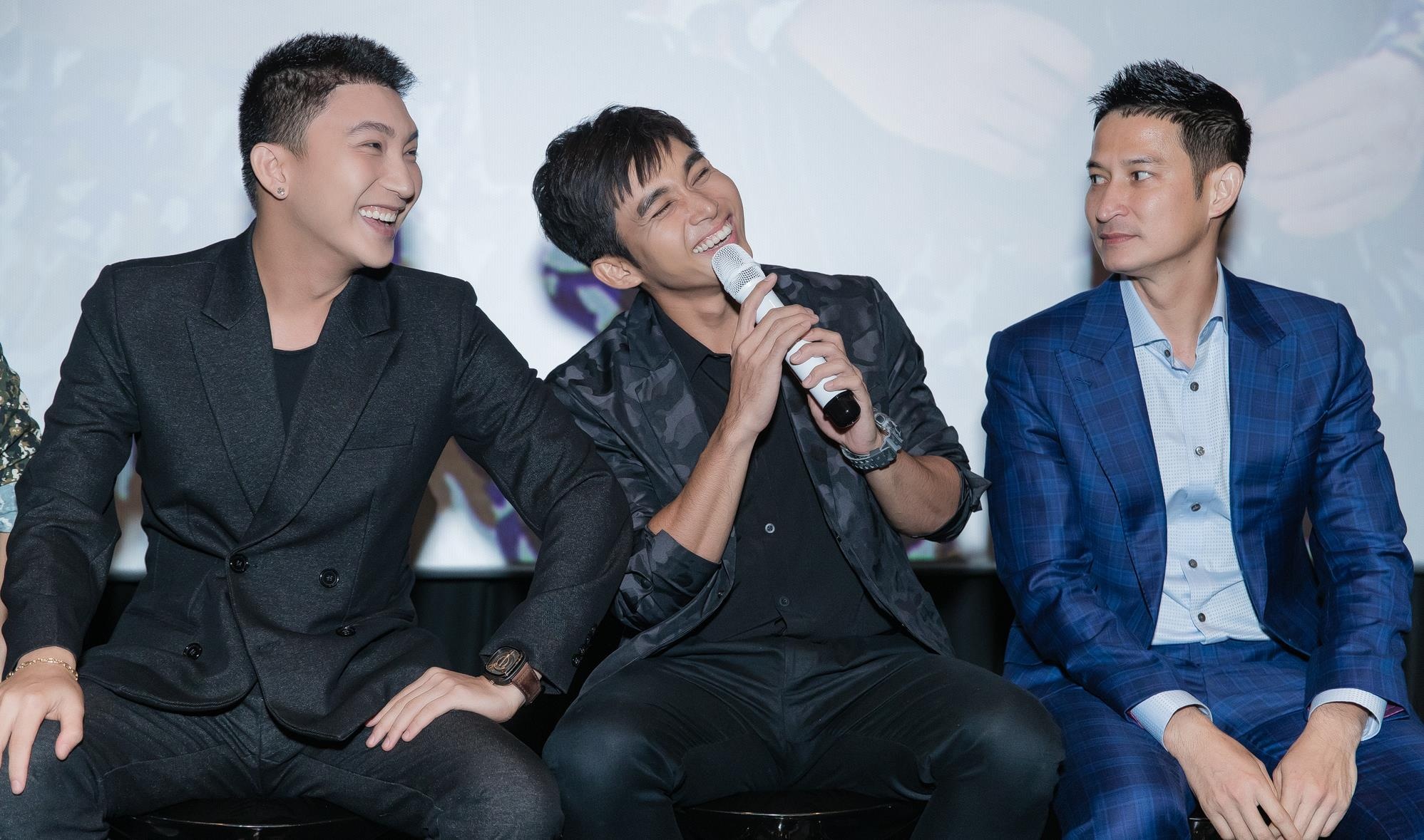 Dan sao nam dinh chan thuong, bi benh da lieu vi game show hinh anh