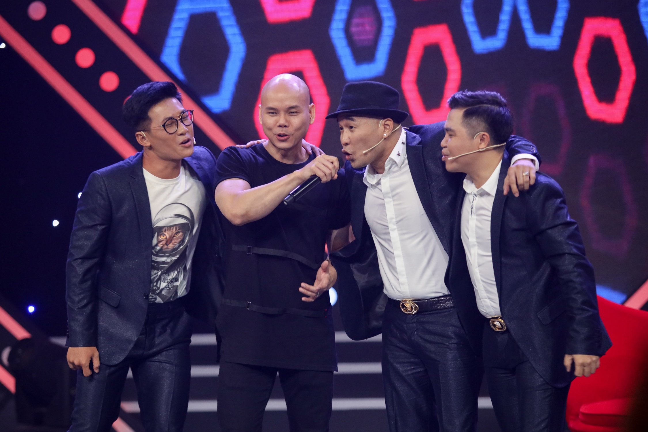 nhom mtv tan ra anh 1