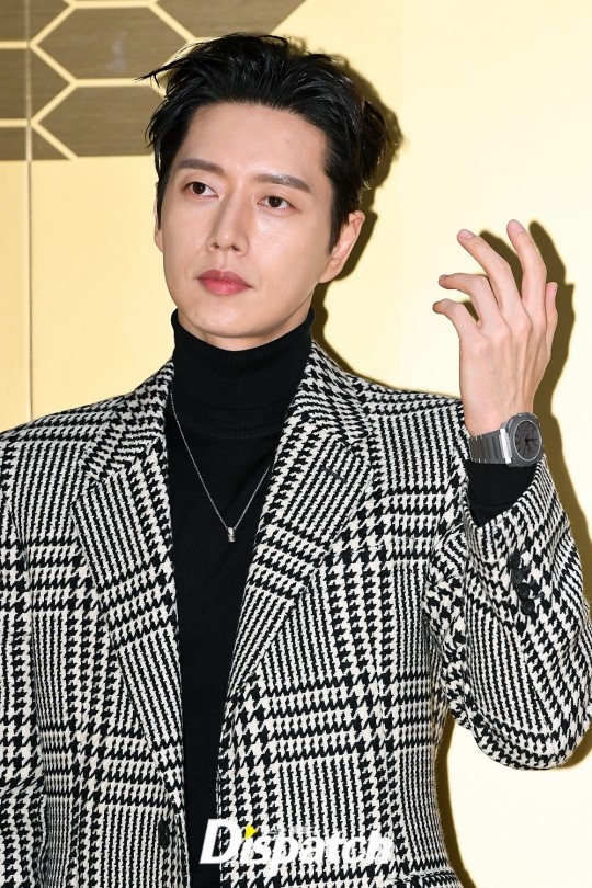 lisa black pink noi bat tren tham do anh 14